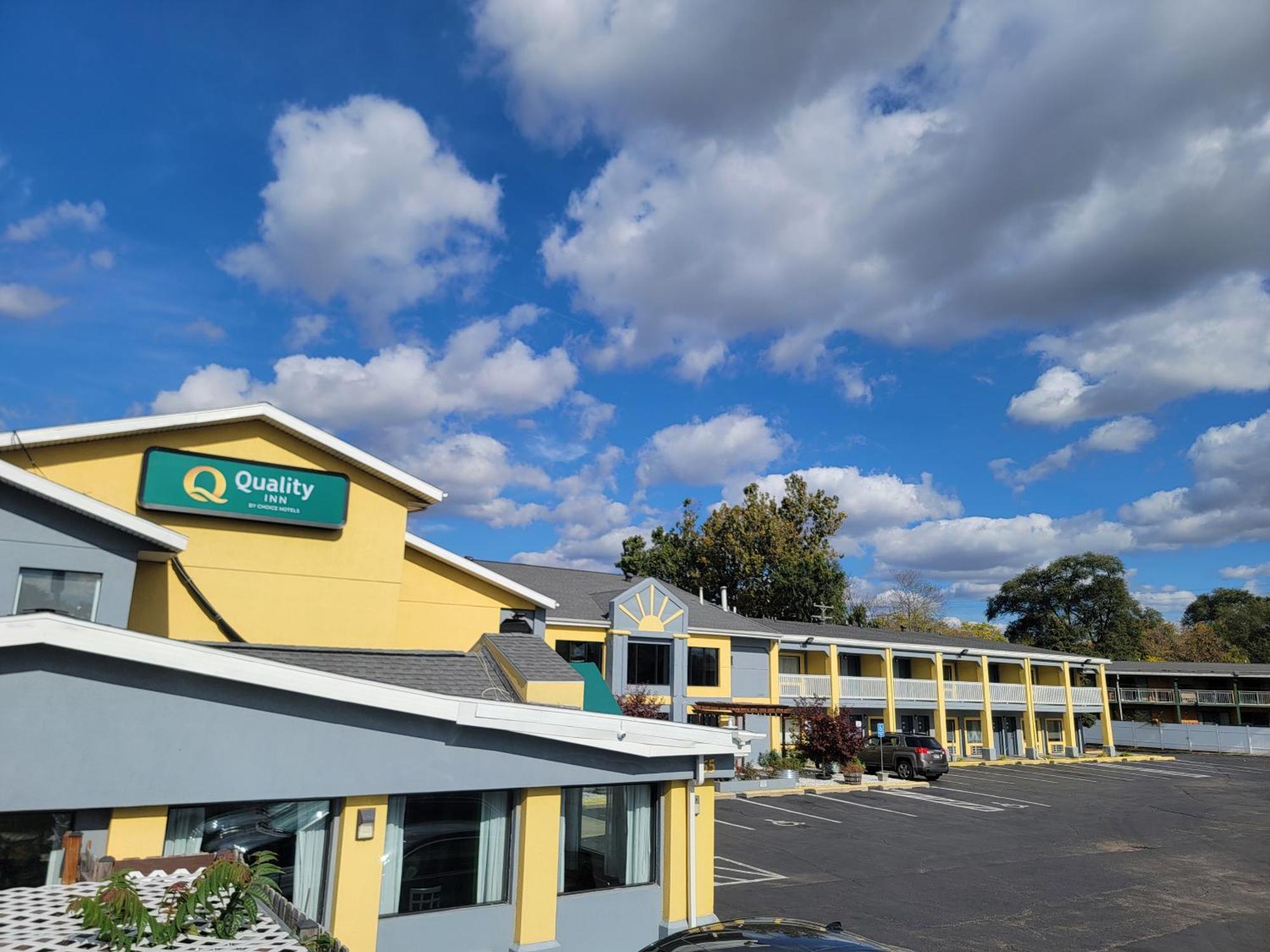 Quality Inn Grand Rapids Near Downtown Wyoming Exterior photo