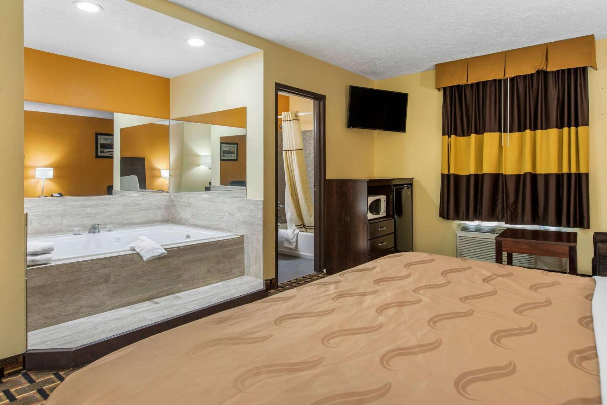 Quality Inn Grand Rapids Near Downtown Wyoming Exterior photo