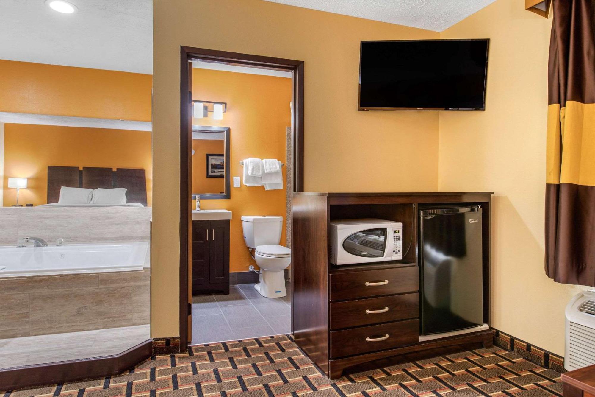 Quality Inn Grand Rapids Near Downtown Wyoming Exterior photo