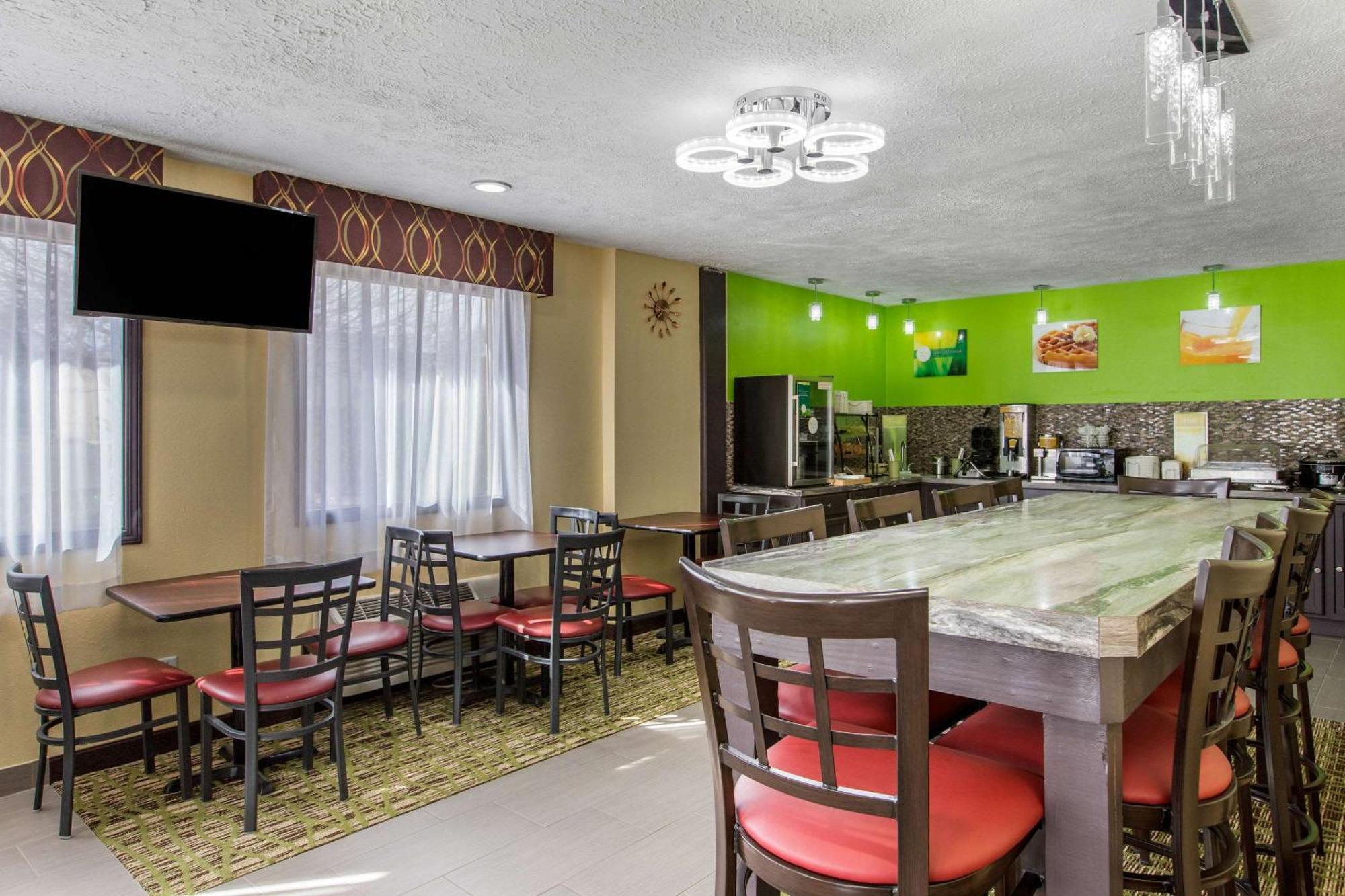 Quality Inn Grand Rapids Near Downtown Wyoming Exterior photo
